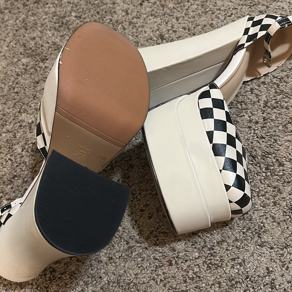 Platforms - Picture 2 of 4